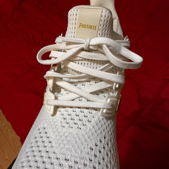 Athletic_Shoes